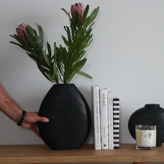 Celeste Vase, Teardrop - Noir